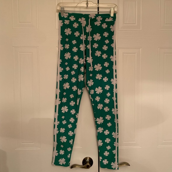 🍀Luck of the Irish 4 Leaf Clover High Waist Leggings (Green & White) - Picture 3 of 7